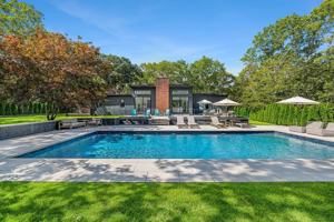 featured image of 12 Woodhollow Dr