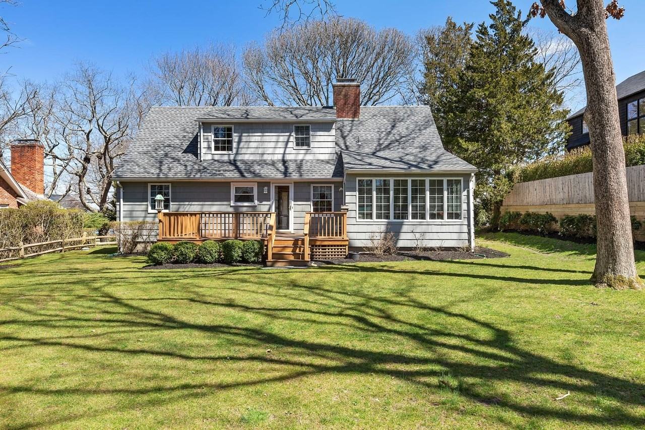 29 Harrys Ln - Photo 3 of 14