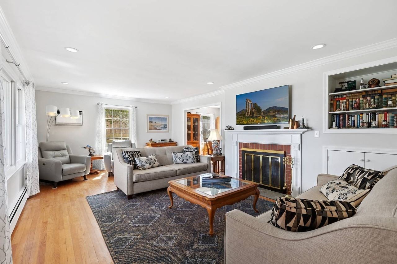29 Harrys Ln - Photo 4 of 14