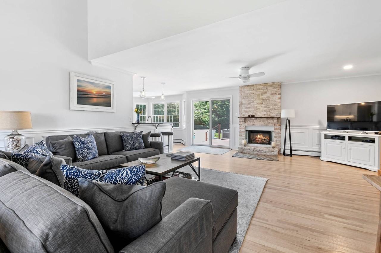 3 Hedges Ave - Photo 3 of 17