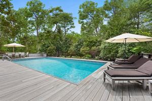 featured image of 4 Saddle Ln