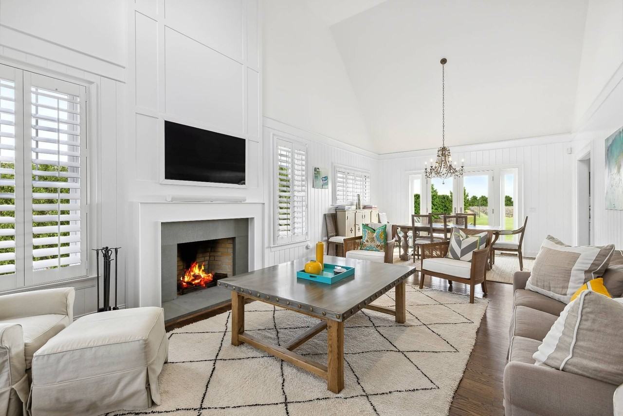 28 Winding Way - Photo 3 of 20