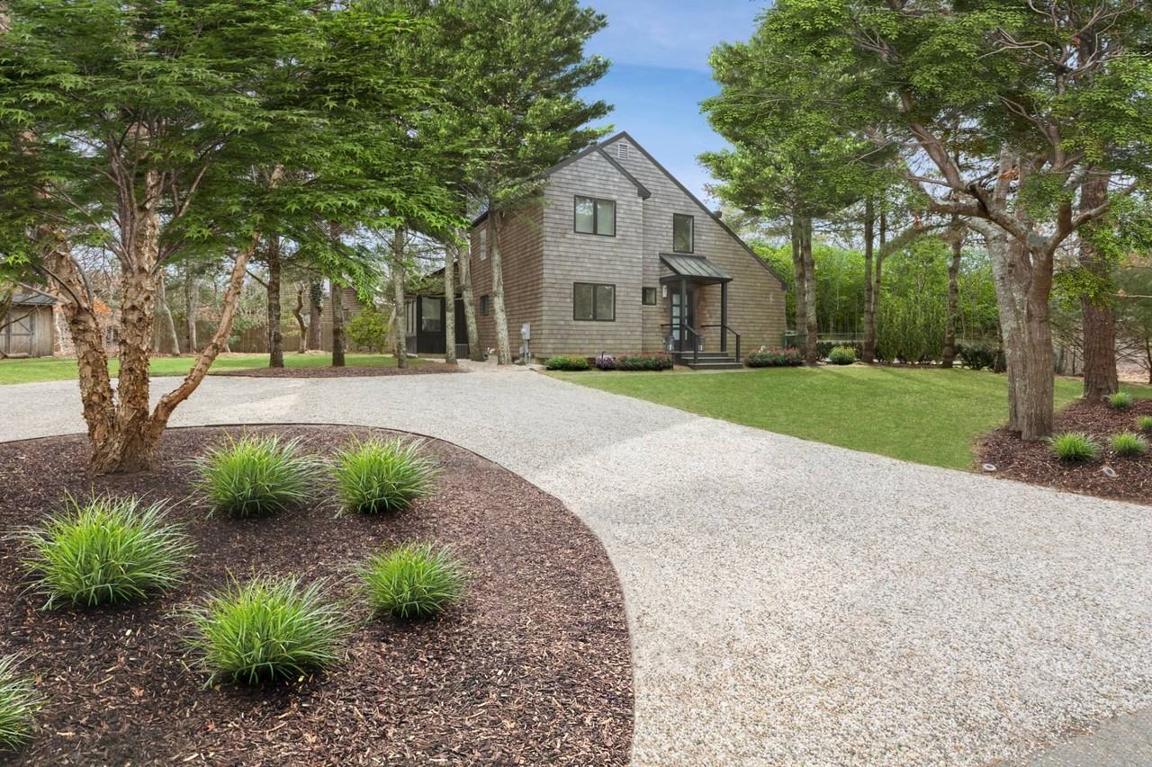 20 Blue Jay Way - Photo 3 of 17