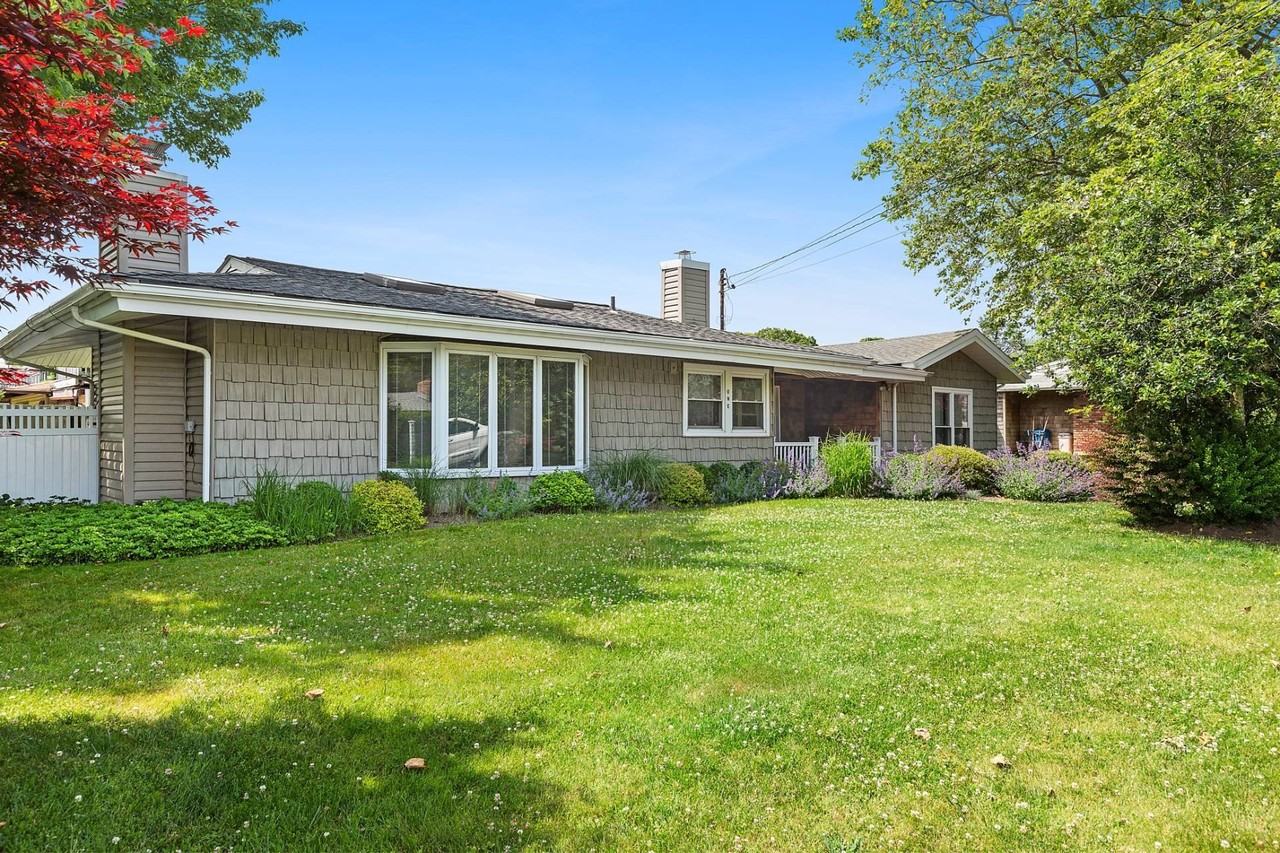 1 Shadbush Rd - Photo 3 of 19
