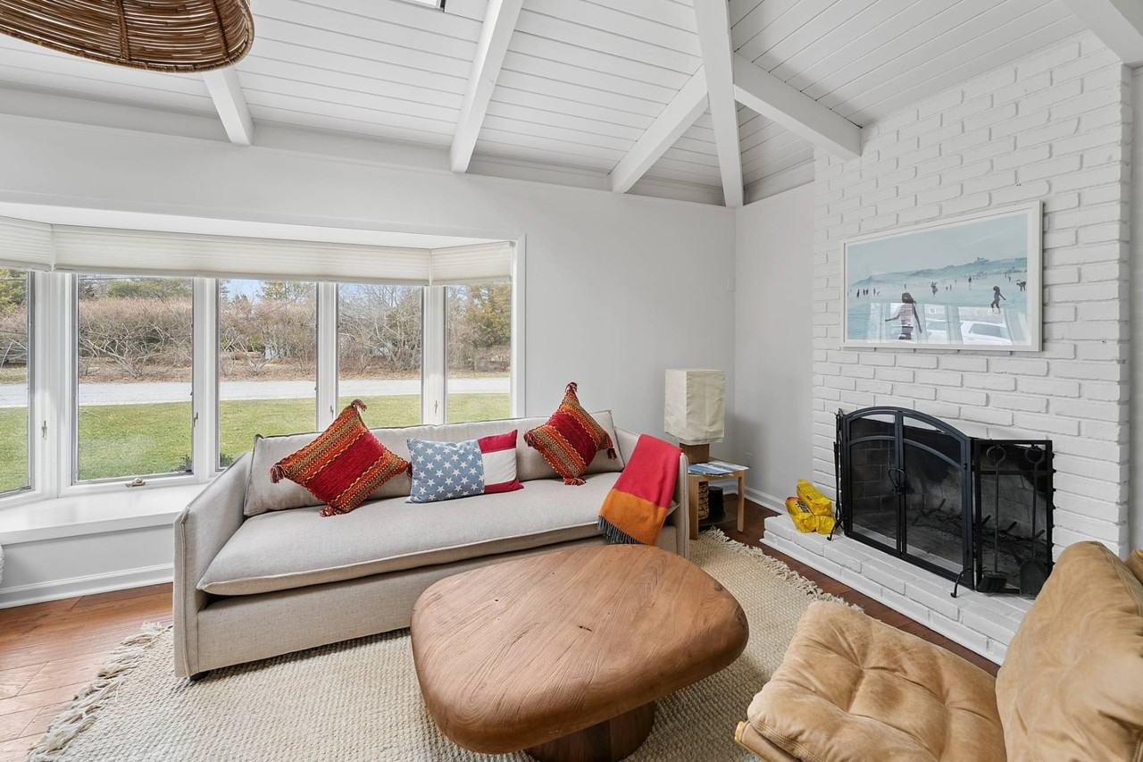1 Shadbush Rd - Photo 5 of 19