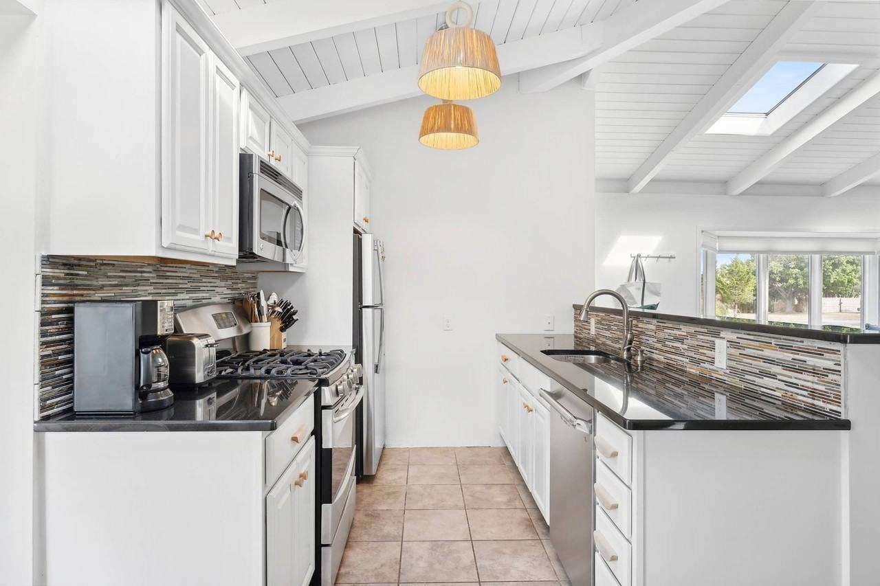 1 Shadbush Rd - Photo 7 of 19