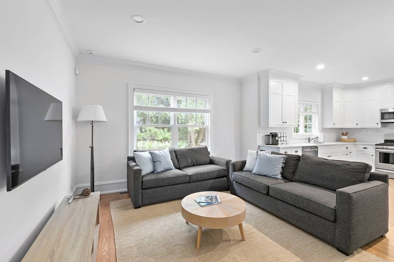 20 Pleasant Ln - Photo 2 of 16