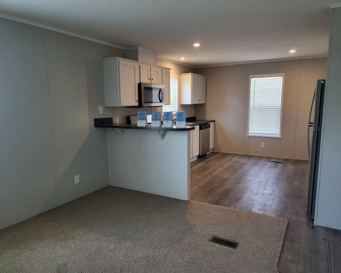 2409 Catalpa St #64 - Photo 3 of 9