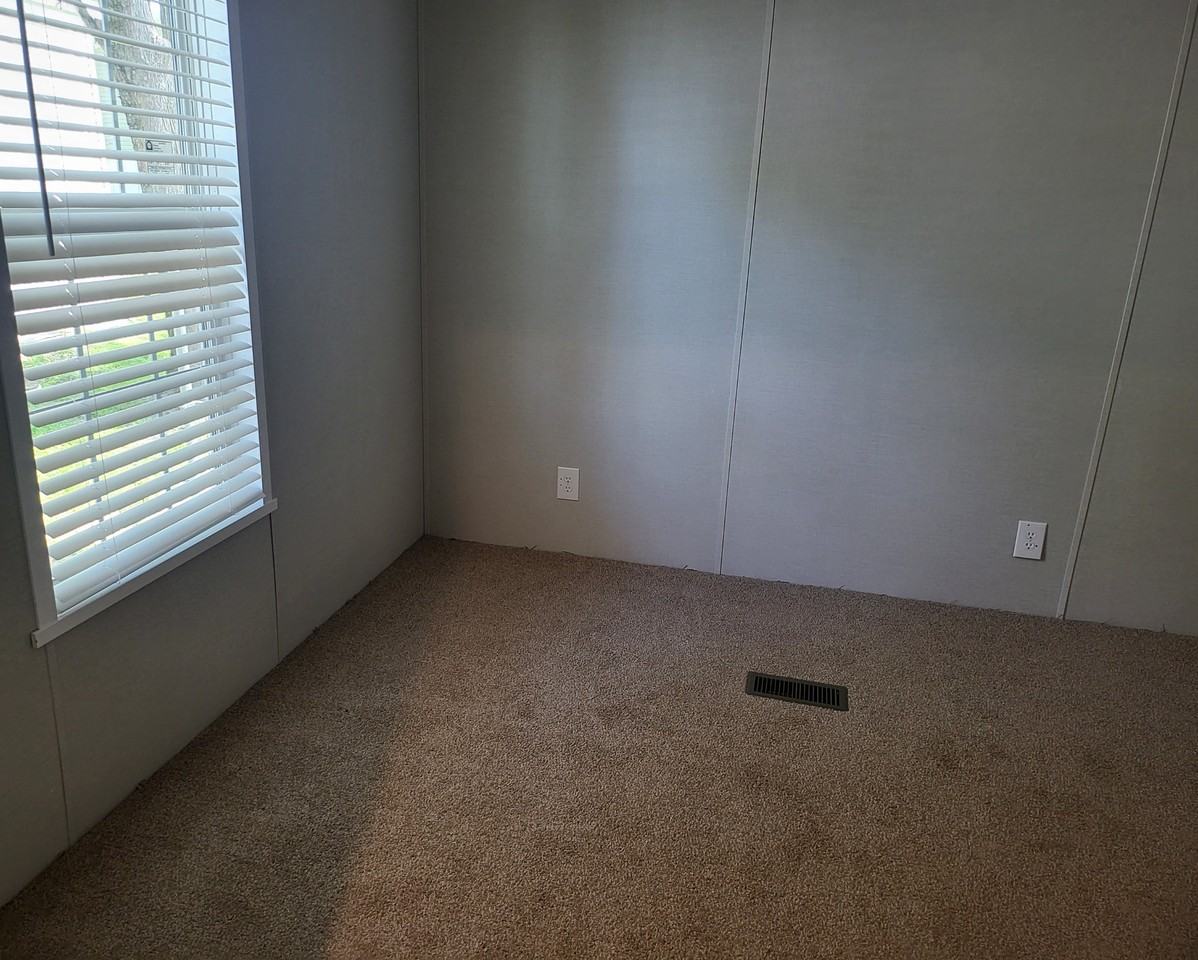 2409 Catalpa St #64 - Photo 5 of 9