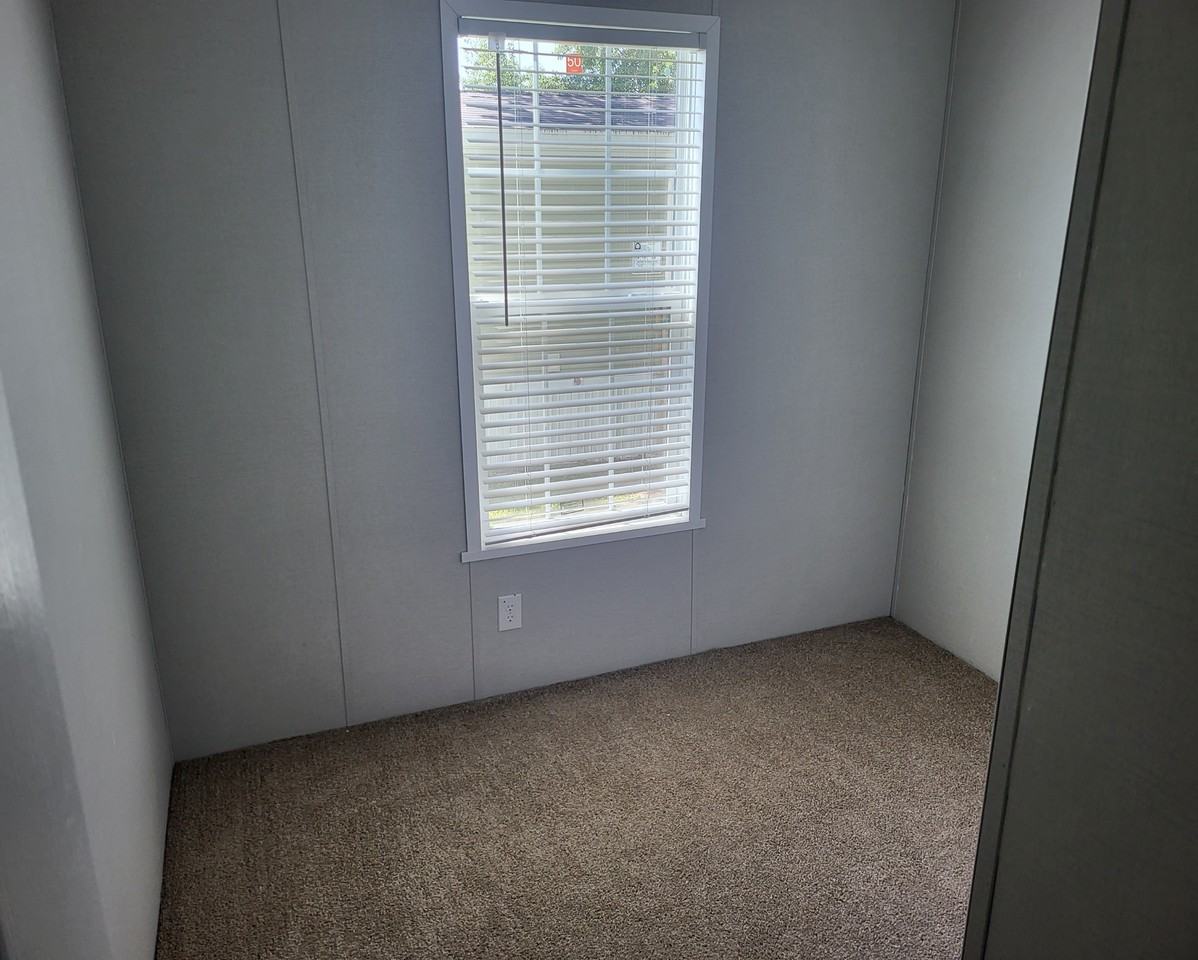 2409 Catalpa St #64 - Photo 6 of 9