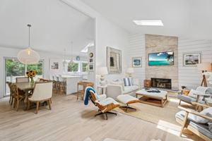featured image of 42 Oak St