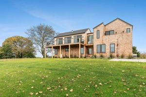featured image of 144 S Essex St