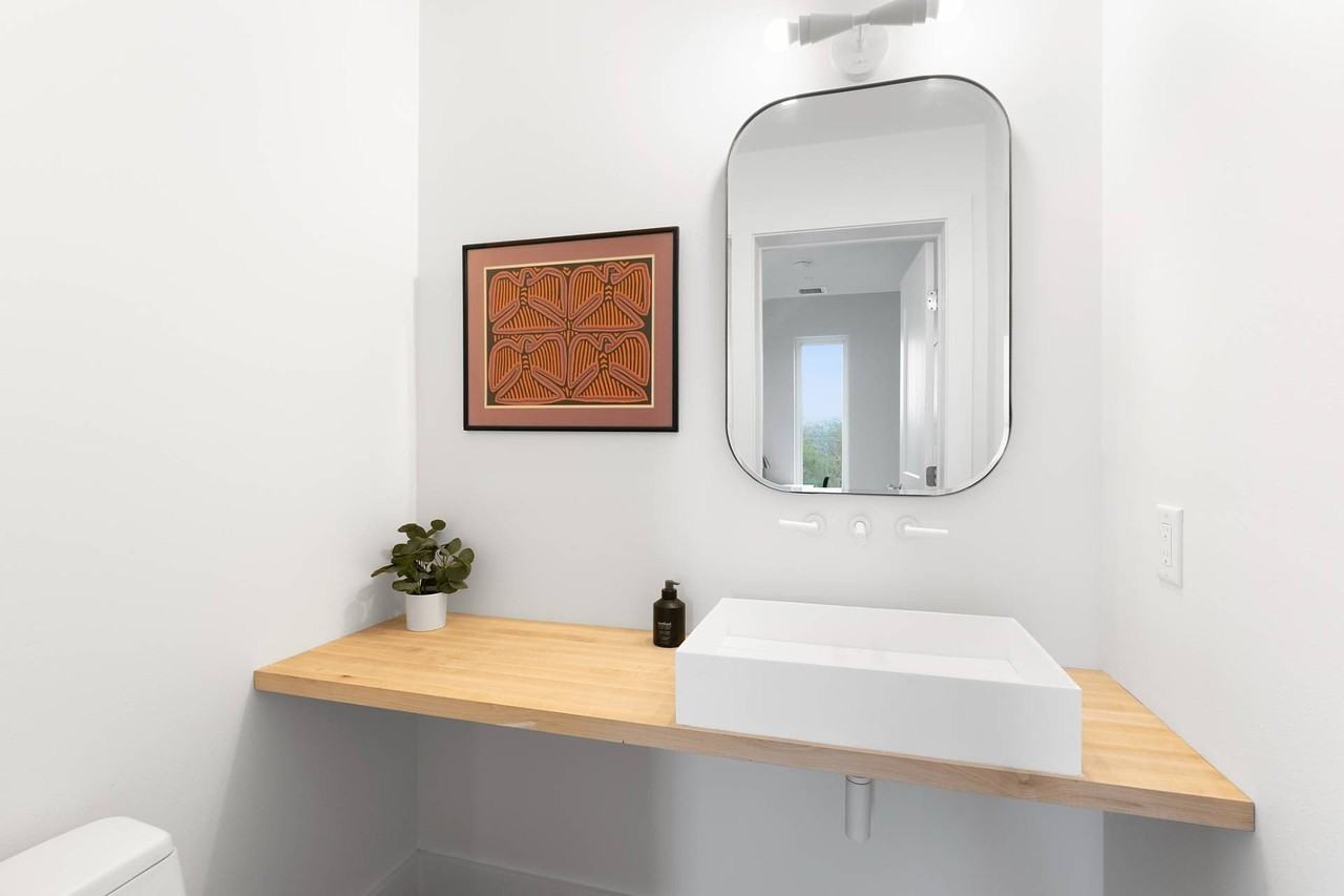 144 S Essex St - Photo 4 of 13