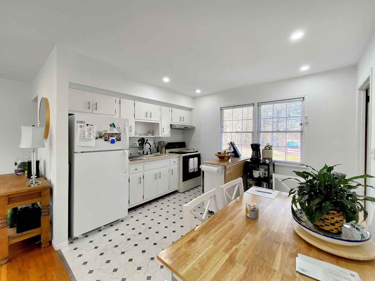 18 Old Riverhead Rd - Photo 4 of 15