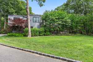 featured image of 6 Woodland Way