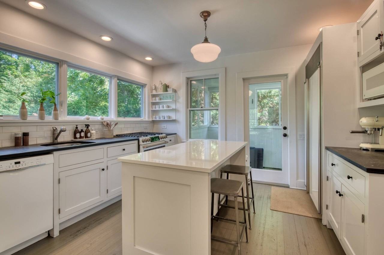 67 Jermain Ave - Photo 5 of 17