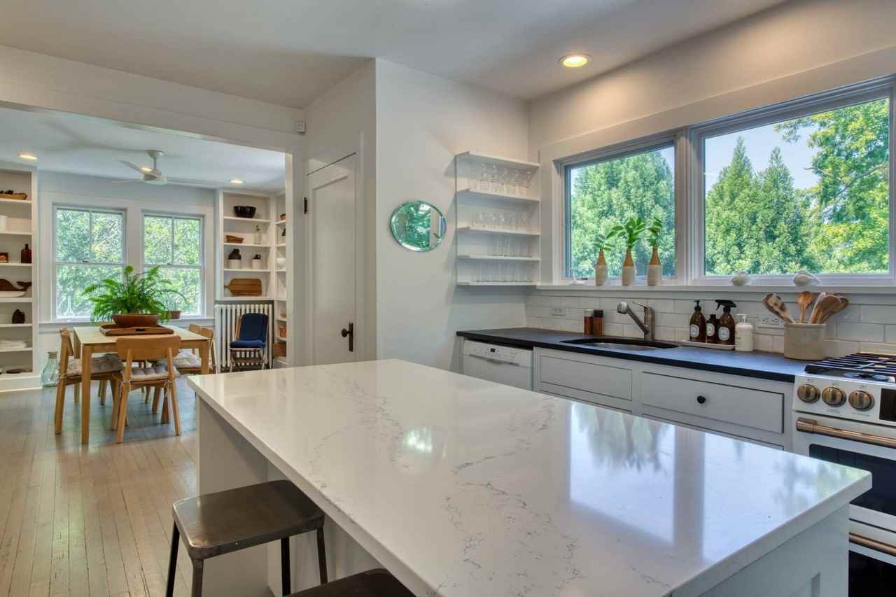 67 Jermain Ave - Photo 6 of 17