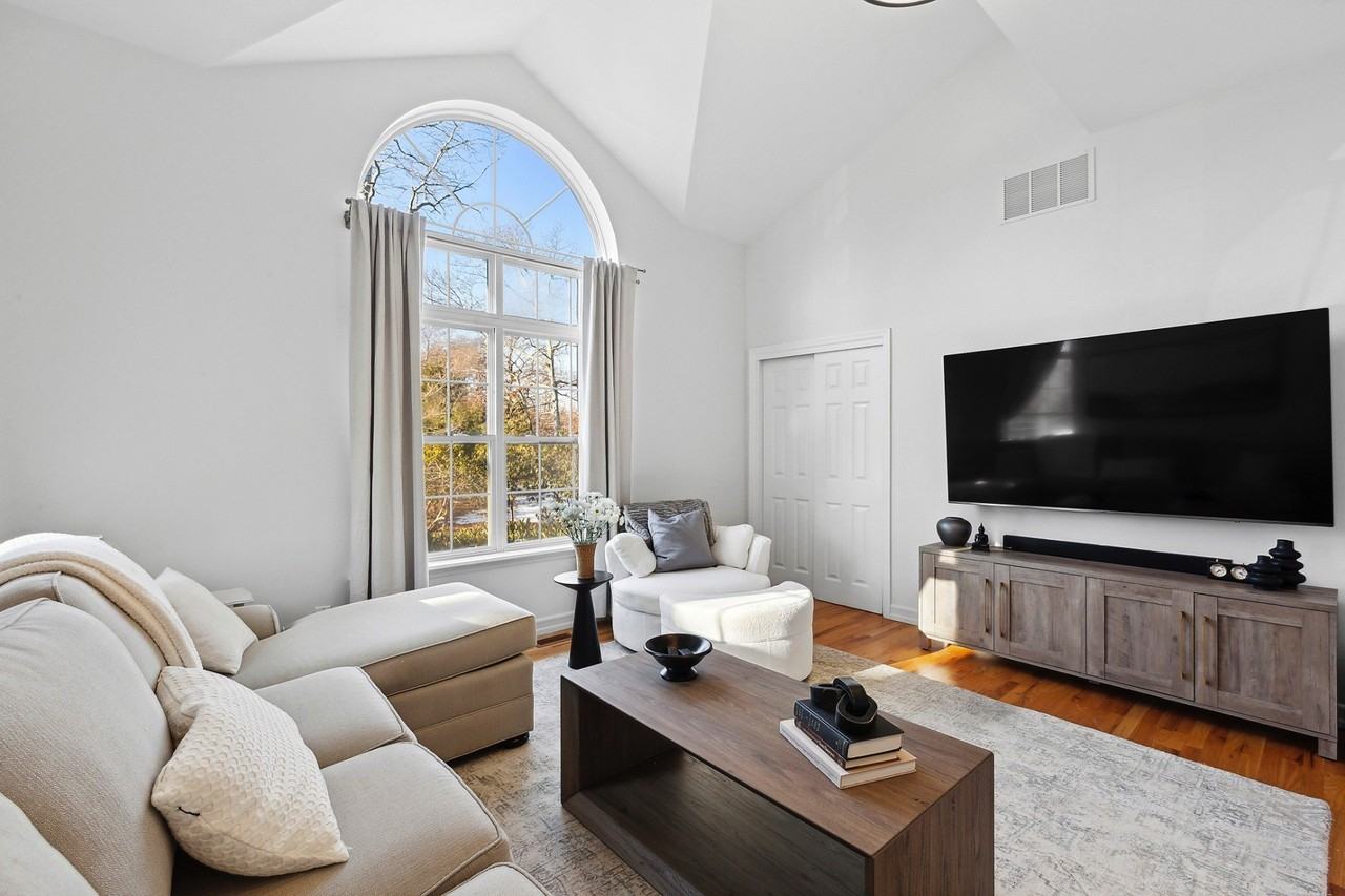 5 Old Sag Harbor Rd - Photo 6 of 12