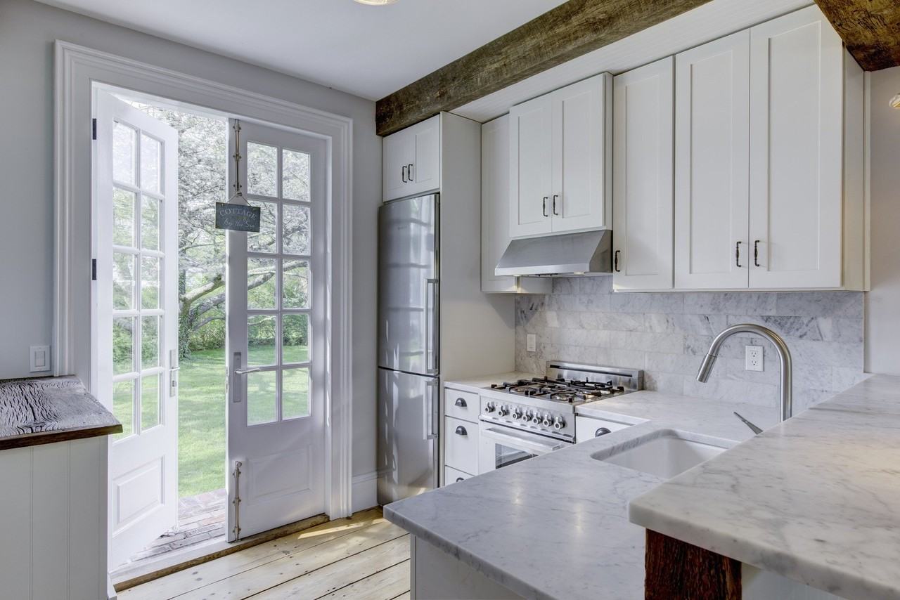 475 Youngs Ave #C - Photo 6 of 24