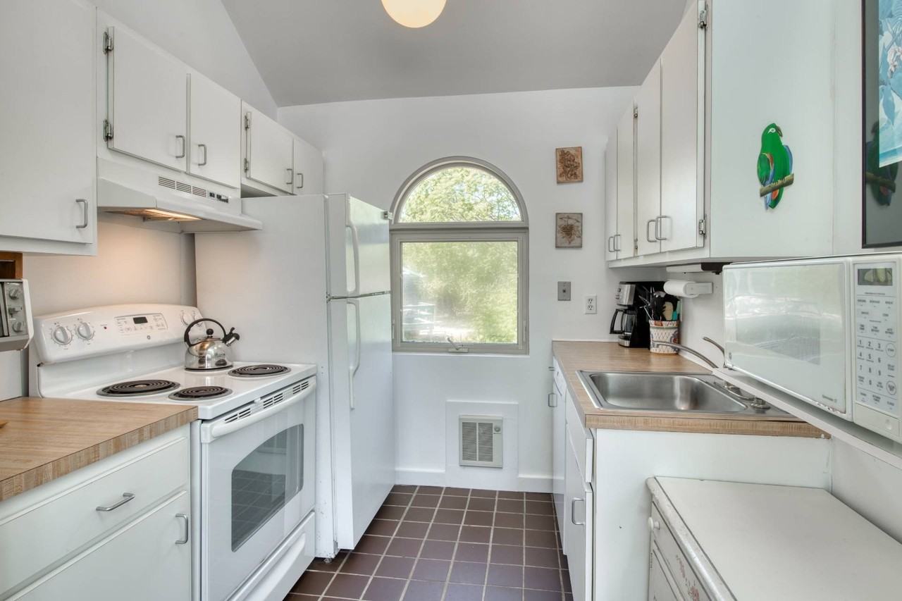9 Jefferson Ave - Photo 4 of 11