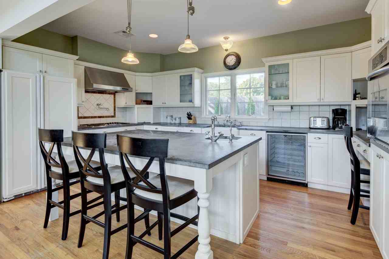 55 Cliff Rd - Photo 5 of 14