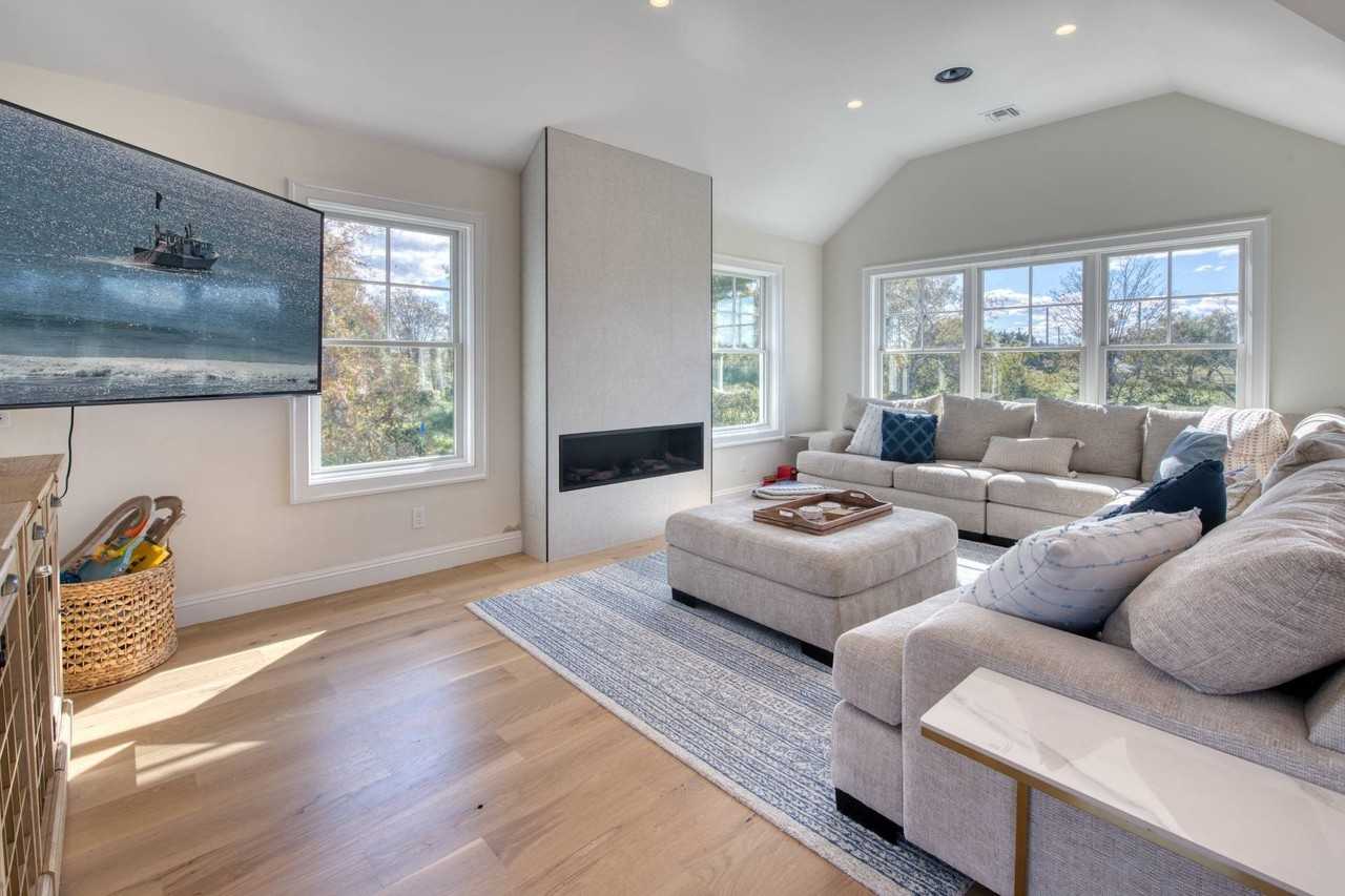 288 Fairview Ave - Photo 5 of 19