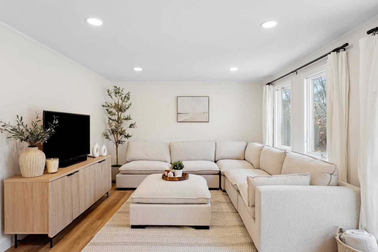 28 Argonne Rd W - Photo 7 of 25