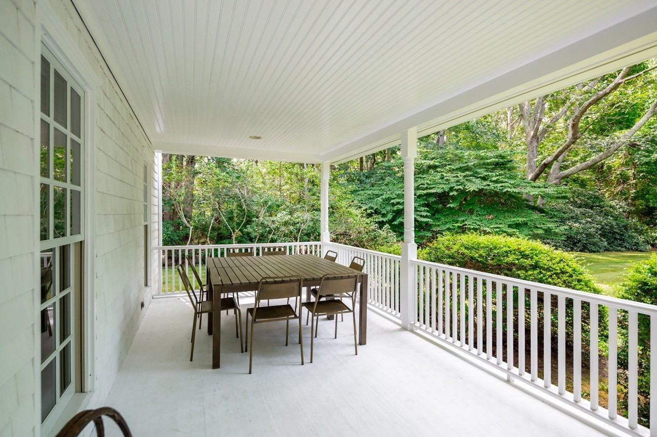 283 Wainscott Harbor Rd - Photo 4 of 19