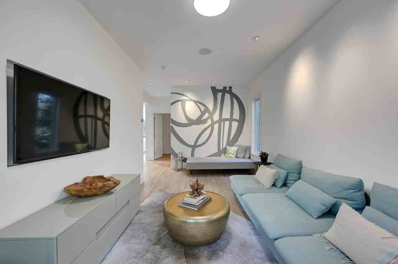 9 Todd Dr - Photo 5 of 17