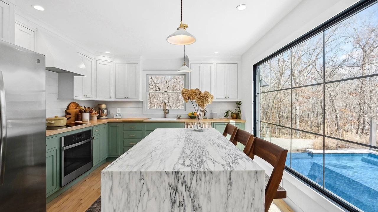 461 Old Stone Hwy - Photo 5 of 24