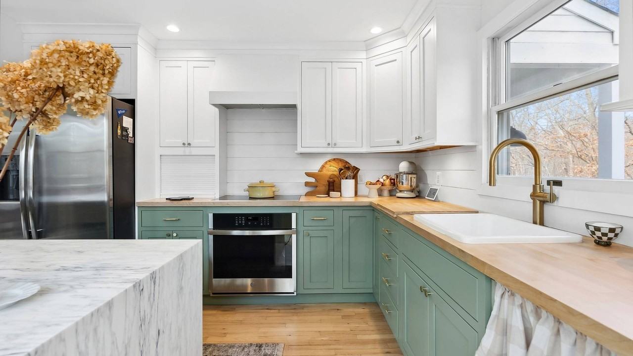 461 Old Stone Hwy - Photo 6 of 24