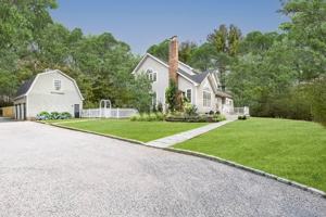 featured image of 11 Powder Hill Ln