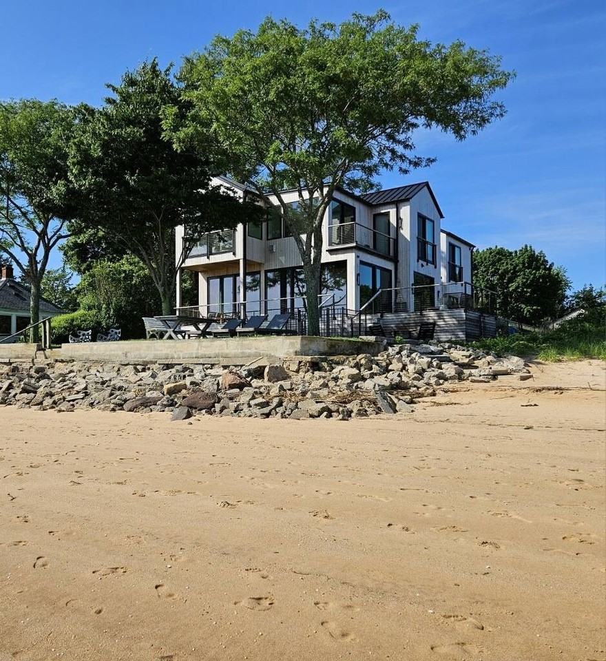 599 Peconic Bay Blvd - Photo 7 of 49
