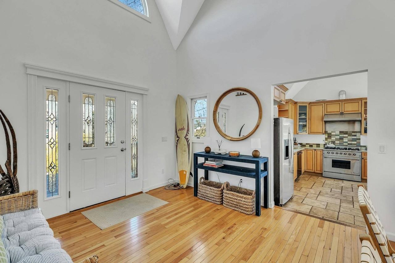 6 Nidzyn Ave - Photo 4 of 34