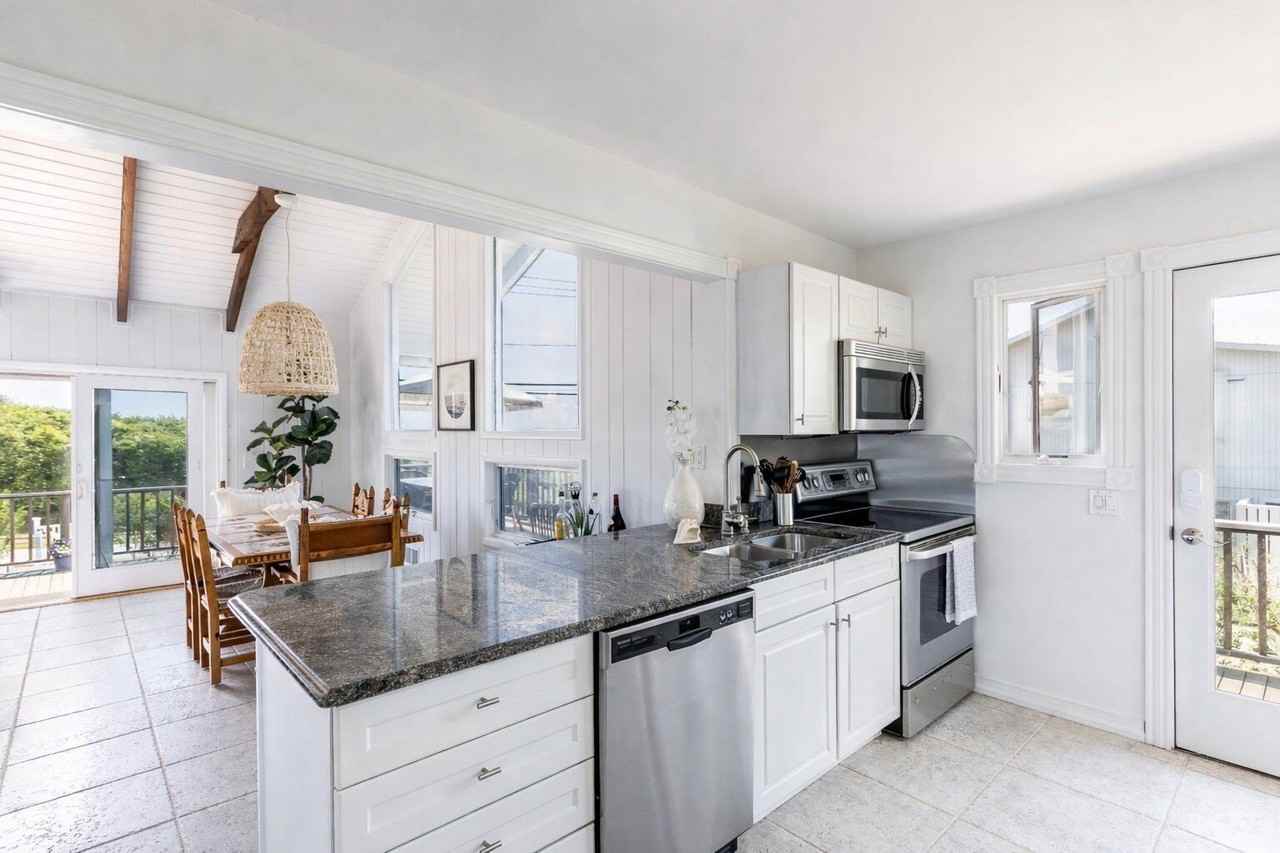 627 Old Montauk Hwy - Photo 6 of 17