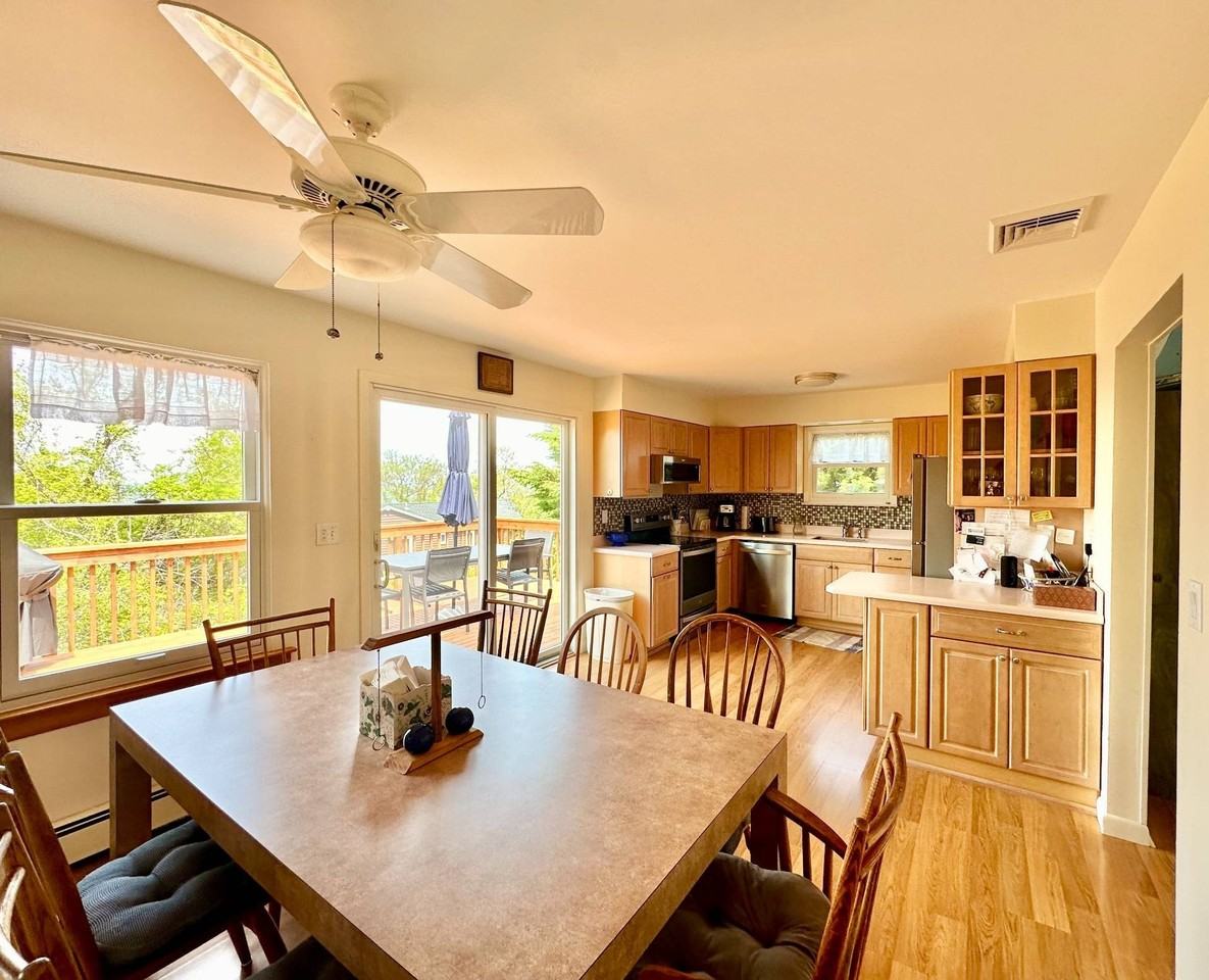 156 Soundview Dr - Photo 4 of 13