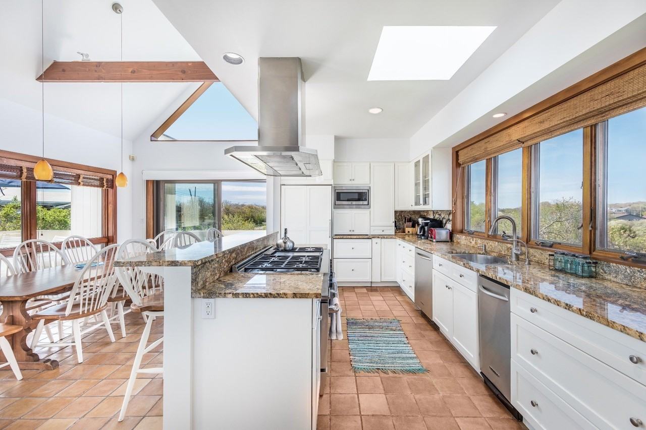 657 Old Montauk Hwy - Photo 5 of 16