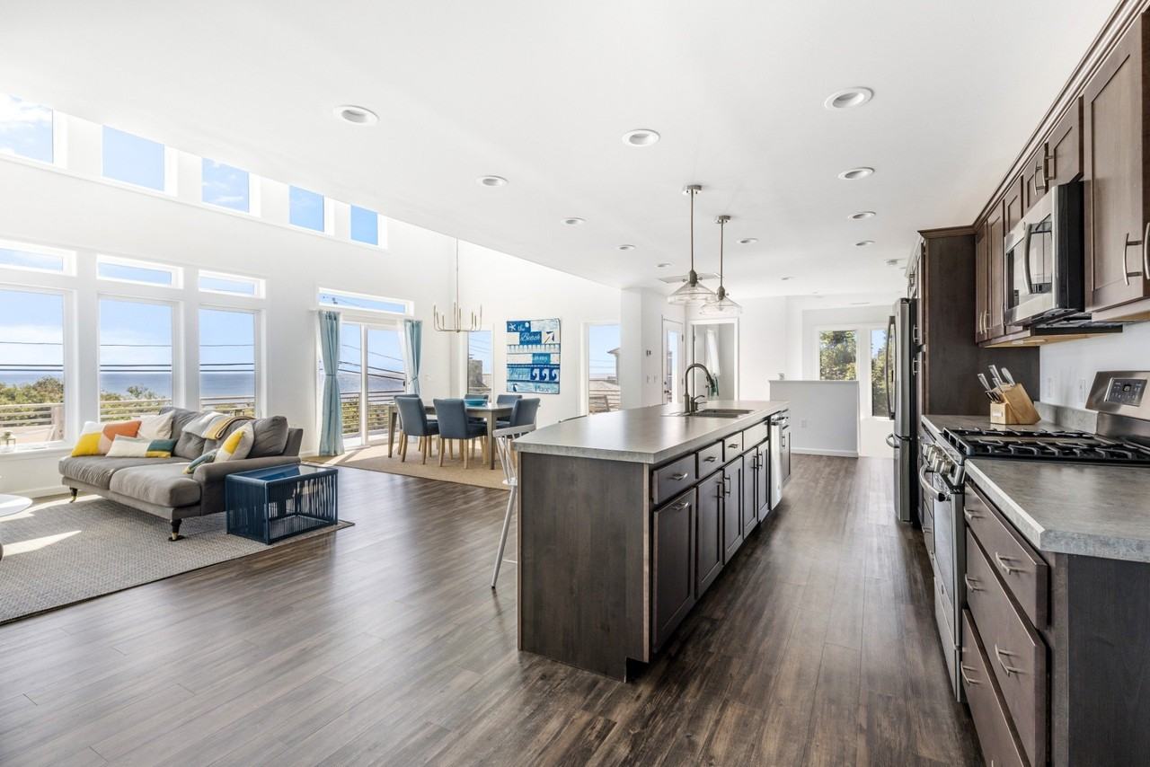 617 Old Montauk Hwy - Photo 4 of 21