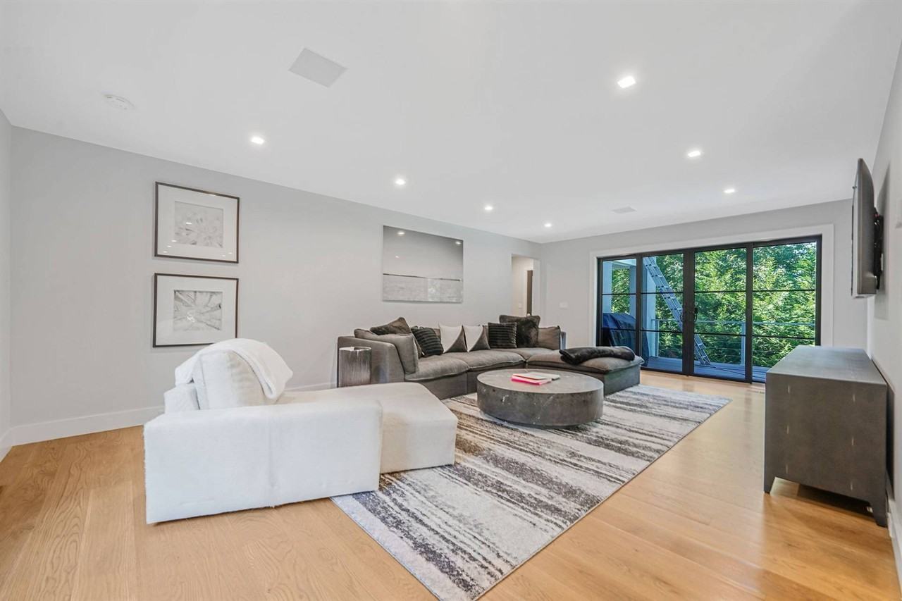 17 Milton Ave - Photo 5 of 50