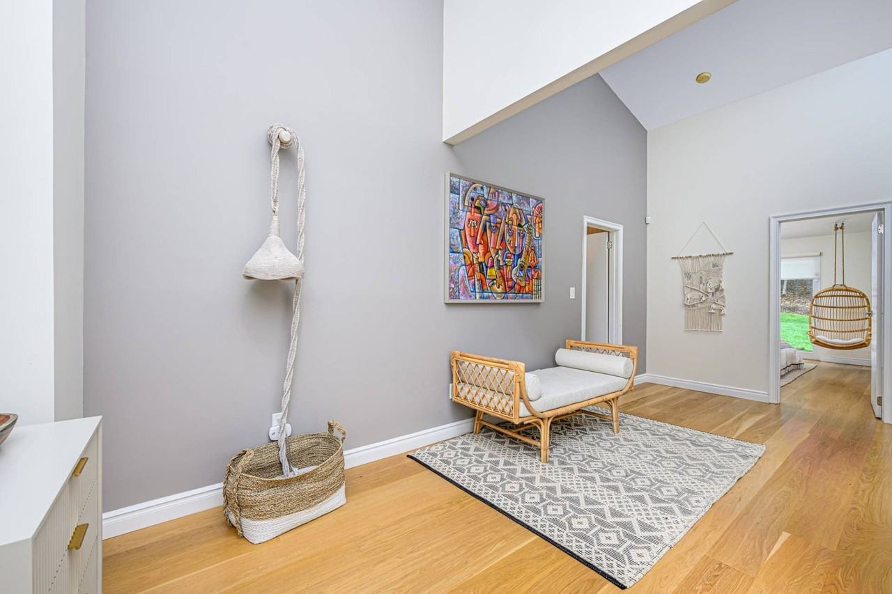 1646 Noyack Rd - Photo 4 of 24