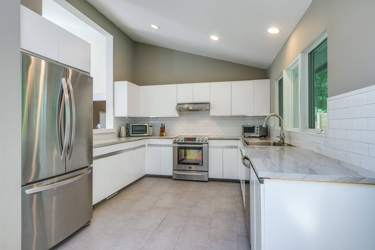 1646 Noyack Rd - Photo 6 of 24