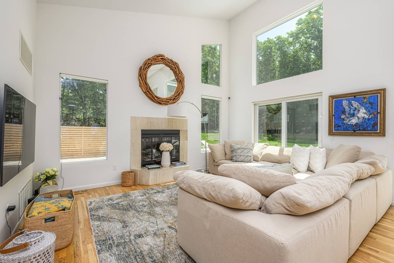 1646 Noyack Rd - Photo 7 of 24