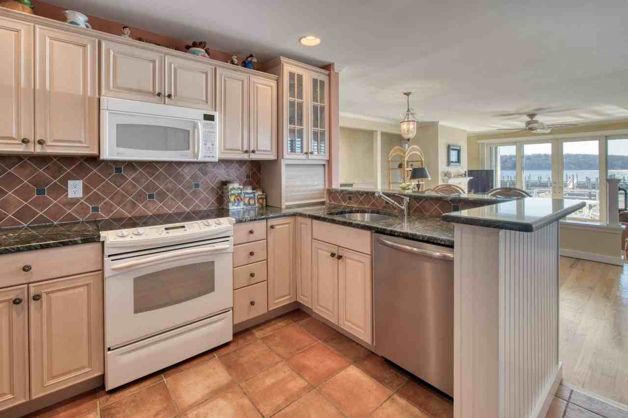 8 Oyster Pt - Photo 7 of 15