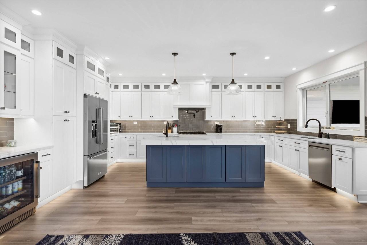 47 Pine Neck Ave - Photo 4 of 19