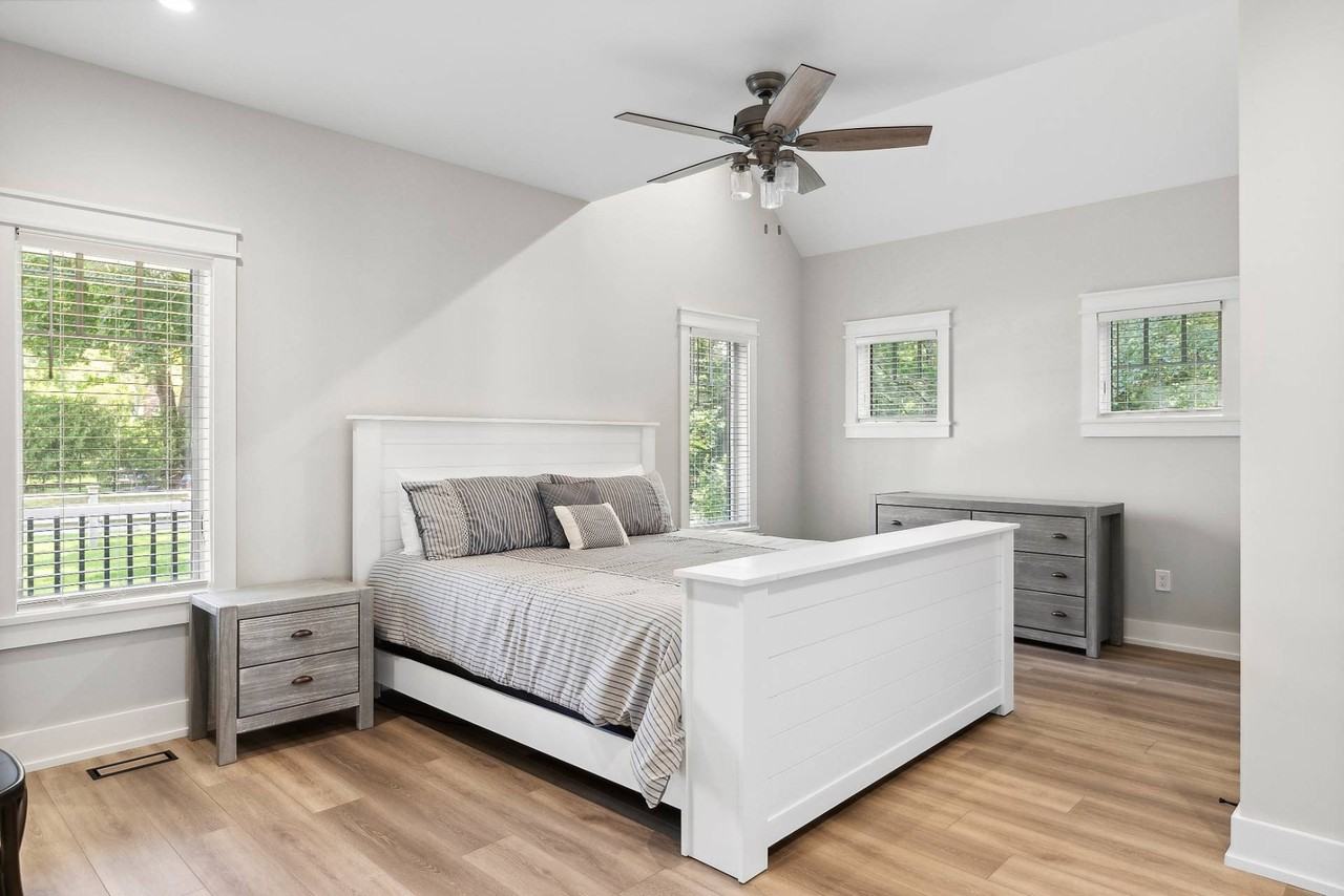 47 Pine Neck Ave - Photo 5 of 19