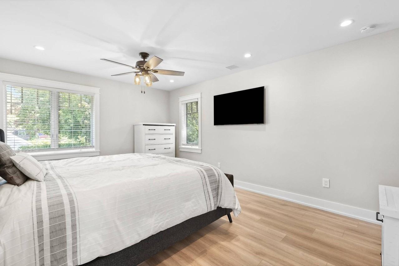 47 Pine Neck Ave - Photo 6 of 19
