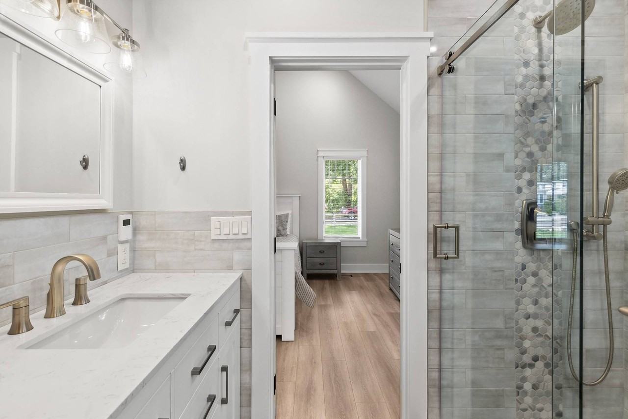 47 Pine Neck Ave - Photo 7 of 19