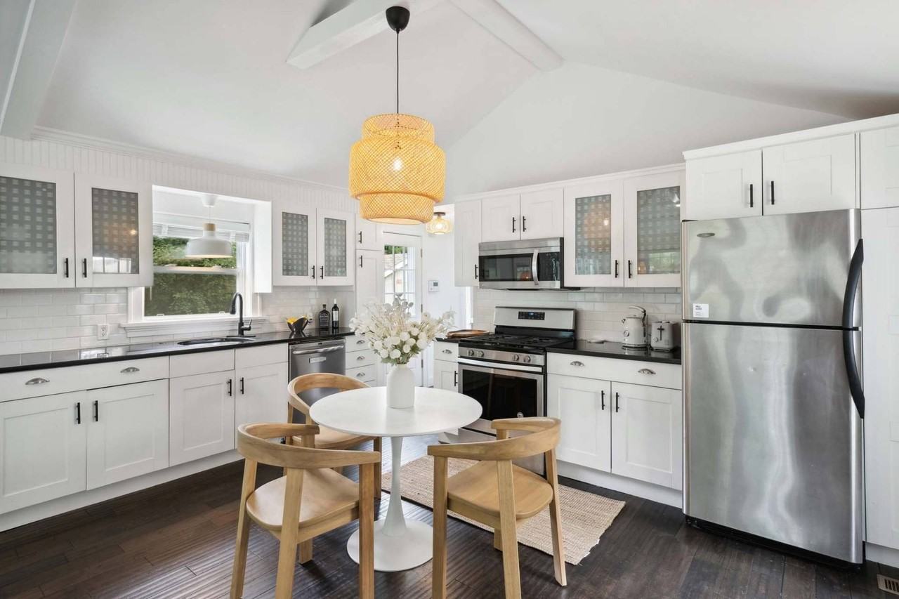 136 Washington Heights Ave - Photo 2 of 17