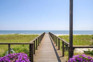 585 Dune Rd - Photo 1 of 1