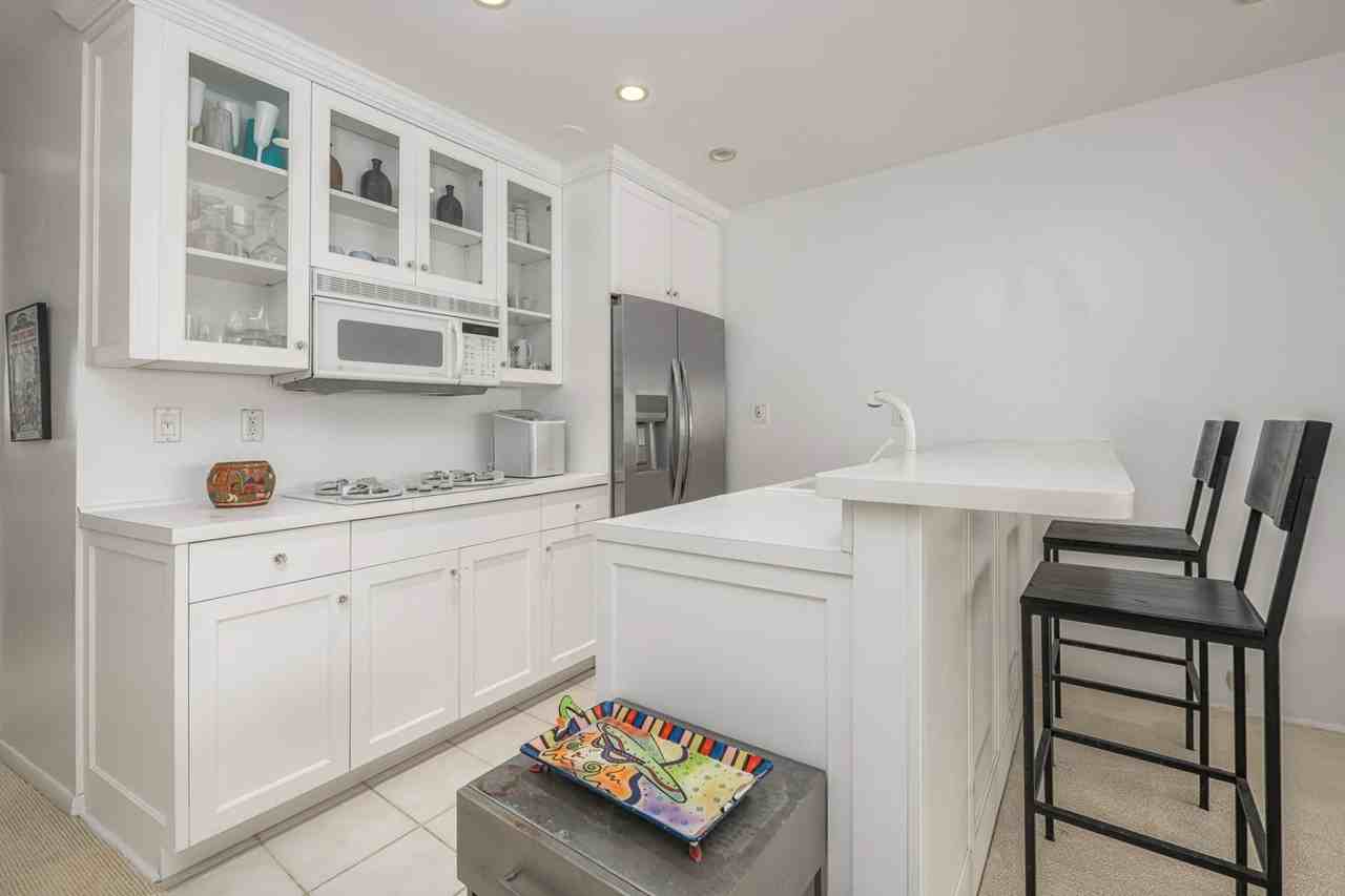 585 Dune Rd - Photo 7 of 17